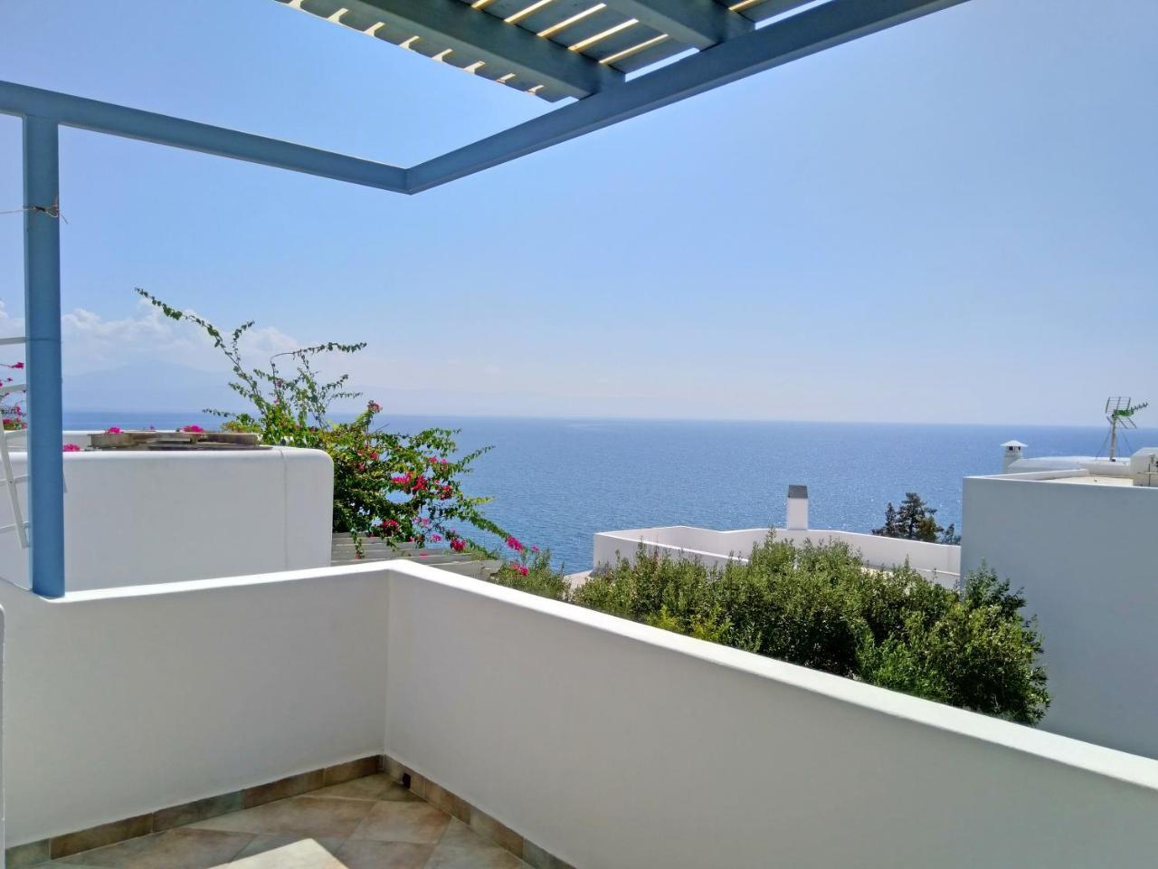 Villa Danae - Seaside Villa With Pool & Hot Tub Piso Livadi Exteriör bild